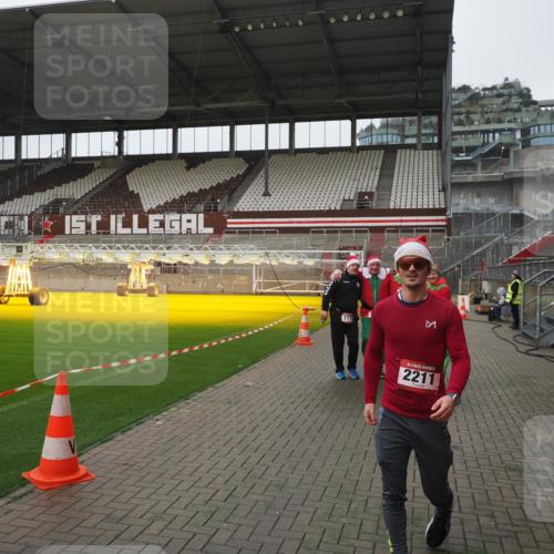 07.12.2025 - St. Pauli X-Mass-Run No. 15 Fabian Wolf http://msf.ph/oto/9417154 07.12.2025 11:14:48 Ziel 922, 1776, 1778, 1798, 1804, 1805, 1806, 1807, 2040, 2211, 4010 meine-sportfotos.de