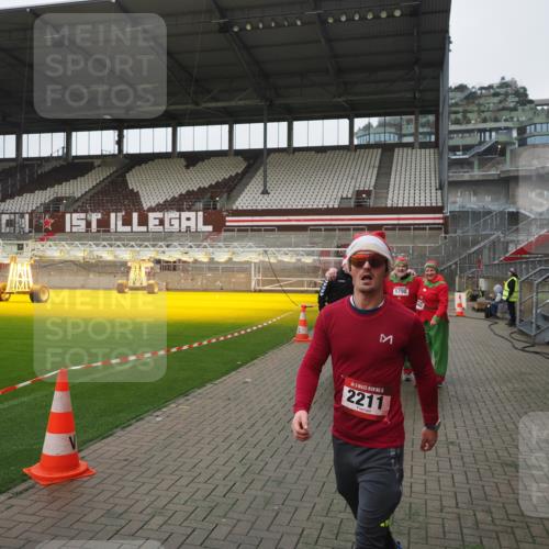07.12.2025 - St. Pauli X-Mass-Run No. 15 Fabian Wolf http://msf.ph/oto/9417156 07.12.2025 11:14:49 Ziel 922, 1776, 1778, 1798, 1804, 1805, 1806, 1807, 2040, 2211, 4010 meine-sportfotos.de