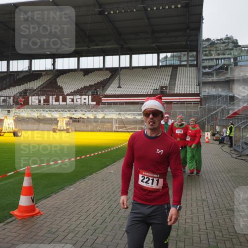 07.12.2025 - St. Pauli X-Mass-Run No. 15 Fabian Wolf http://msf.ph/oto/9417157 07.12.2025 11:14:49 Ziel 922, 1776, 1778, 1798, 1804, 1805, 1806, 1807, 2040, 2211, 4010 meine-sportfotos.de
