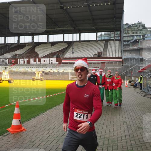 07.12.2025 - St. Pauli X-Mass-Run No. 15 Fabian Wolf http://msf.ph/oto/9417158 07.12.2025 11:14:49 Ziel 922, 1776, 1778, 1798, 1804, 1805, 1806, 1807, 2040, 2211, 4010 meine-sportfotos.de