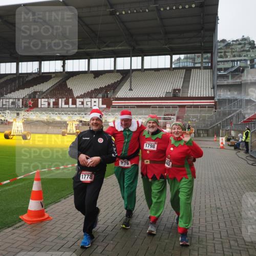 07.12.2025 - St. Pauli X-Mass-Run No. 15 Fabian Wolf http://msf.ph/oto/9417168 07.12.2025 11:14:53 Ziel 922, 1778, 1798, 1804, 1807, 4010 meine-sportfotos.de