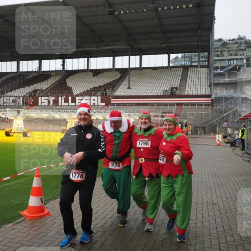 07.12.2025 - St. Pauli X-Mass-Run No. 15 Fabian Wolf http://msf.ph/oto/9417169 07.12.2025 11:14:53 Ziel 922, 1778, 1798, 1804, 1807, 4010 meine-sportfotos.de