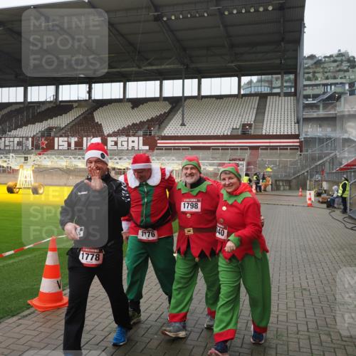 07.12.2025 - St. Pauli X-Mass-Run No. 15 Fabian Wolf http://msf.ph/oto/9417170 07.12.2025 11:14:53 Ziel 922, 1778, 1798, 1804, 1807, 4010 meine-sportfotos.de
