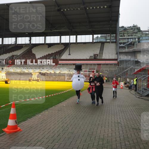 07.12.2025 - St. Pauli X-Mass-Run No. 15 Fabian Wolf http://msf.ph/oto/9417176 07.12.2025 11:15:10 Ziel 313, 1623, 1627, 1662, 3133 meine-sportfotos.de