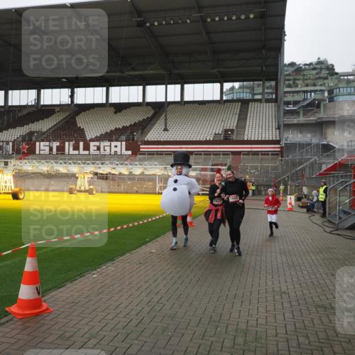 07.12.2025 - St. Pauli X-Mass-Run No. 15 Fabian Wolf http://msf.ph/oto/9417177 07.12.2025 11:15:11 Ziel 313, 1623, 1627, 1662, 3133 meine-sportfotos.de