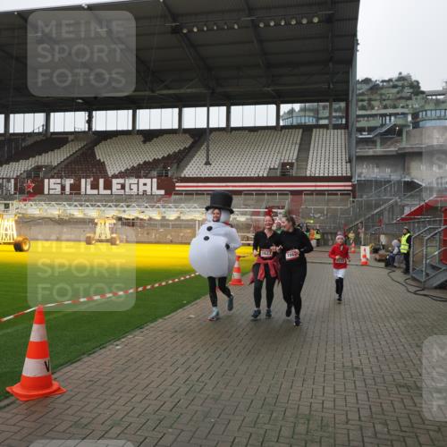 07.12.2025 - St. Pauli X-Mass-Run No. 15 Fabian Wolf http://msf.ph/oto/9417178 07.12.2025 11:15:11 Ziel 313, 1623, 1627, 1662, 3133 meine-sportfotos.de