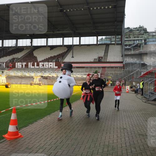 07.12.2025 - St. Pauli X-Mass-Run No. 15 Fabian Wolf http://msf.ph/oto/9417181 07.12.2025 11:15:11 Ziel 313, 1623, 1627, 1662, 3133 meine-sportfotos.de