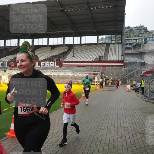 07.12.2025 - St. Pauli X-Mass-Run No. 15 Fabian Wolf http://msf.ph/oto/9417191 07.12.2025 11:15:14 Ziel 313, 1218, 1623, 1627, 1662, 3133 meine-sportfotos.de