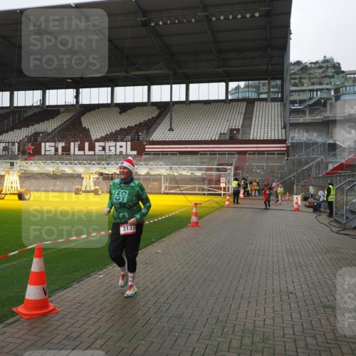 07.12.2025 - St. Pauli X-Mass-Run No. 15 Fabian Wolf http://msf.ph/oto/9417200 07.12.2025 11:15:16 Ziel 313, 391, 1218, 1282, 1623, 1627, 1662, 3133 meine-sportfotos.de