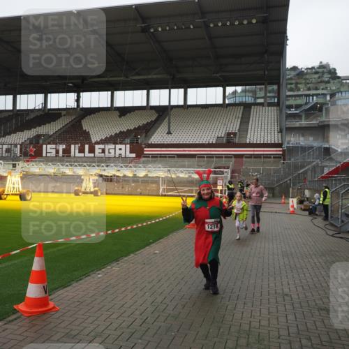 07.12.2025 - St. Pauli X-Mass-Run No. 15 Fabian Wolf http://msf.ph/oto/9417206 07.12.2025 11:15:23 Ziel 313, 391, 1218, 1282, 3133 meine-sportfotos.de
