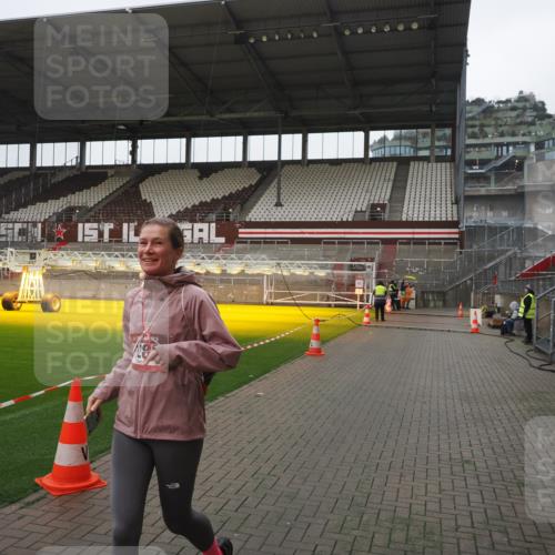 07.12.2025 - St. Pauli X-Mass-Run No. 15 Fabian Wolf http://msf.ph/oto/9417216 07.12.2025 11:15:27 Ziel 391, 1218, 1282 meine-sportfotos.de