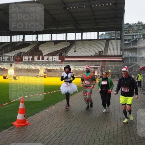 07.12.2025 - St. Pauli X-Mass-Run No. 15 Fabian Wolf http://msf.ph/oto/9417221 07.12.2025 11:15:52 Ziel 8, 14, 372, 2194 meine-sportfotos.de