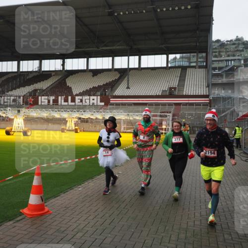 07.12.2025 - St. Pauli X-Mass-Run No. 15 Fabian Wolf http://msf.ph/oto/9417222 07.12.2025 11:15:52 Ziel 8, 14, 372, 2194 meine-sportfotos.de