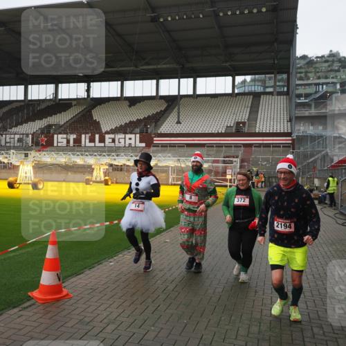 07.12.2025 - St. Pauli X-Mass-Run No. 15 Fabian Wolf http://msf.ph/oto/9417223 07.12.2025 11:15:53 Ziel 8, 14, 372, 2194 meine-sportfotos.de