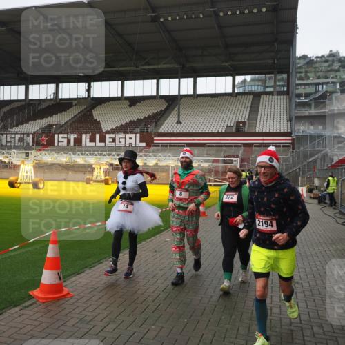 07.12.2025 - St. Pauli X-Mass-Run No. 15 Fabian Wolf http://msf.ph/oto/9417224 07.12.2025 11:15:53 Ziel 8, 14, 372, 2194 meine-sportfotos.de