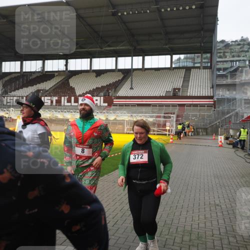 07.12.2025 - St. Pauli X-Mass-Run No. 15 Fabian Wolf http://msf.ph/oto/9417229 07.12.2025 11:15:54 Ziel 8, 14, 372, 2194 meine-sportfotos.de