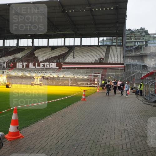 07.12.2025 - St. Pauli X-Mass-Run No. 15 Fabian Wolf http://msf.ph/oto/9417246 07.12.2025 11:16:05 Ziel 1800, 1802, 1821, 1825, 2195, 2464, 3326 meine-sportfotos.de