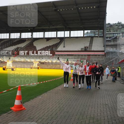 07.12.2025 - St. Pauli X-Mass-Run No. 15 Fabian Wolf http://msf.ph/oto/9417254 07.12.2025 11:16:15 Ziel 1800, 1802, 1821, 1825, 2195, 2464, 3241, 3256, 3326 meine-sportfotos.de
