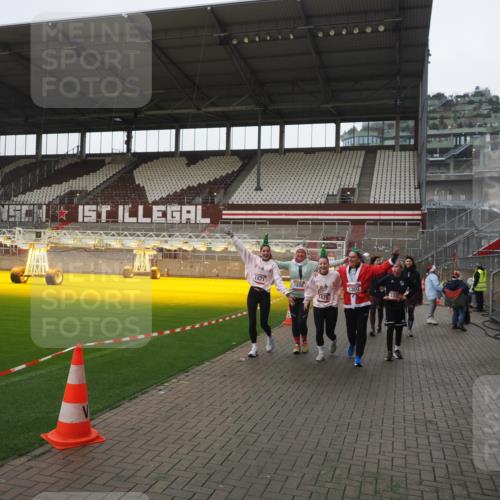 07.12.2025 - St. Pauli X-Mass-Run No. 15 Fabian Wolf http://msf.ph/oto/9417255 07.12.2025 11:16:15 Ziel 1800, 1802, 1821, 1825, 2195, 2464, 3241, 3256, 3326 meine-sportfotos.de