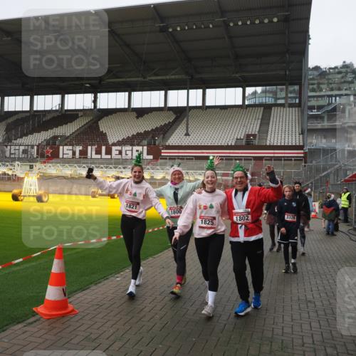 07.12.2025 - St. Pauli X-Mass-Run No. 15 Fabian Wolf http://msf.ph/oto/9417264 07.12.2025 11:16:17 Ziel 1800, 1802, 1821, 1825, 2195, 2464, 3241, 3256, 3326 meine-sportfotos.de
