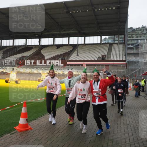 07.12.2025 - St. Pauli X-Mass-Run No. 15 Fabian Wolf http://msf.ph/oto/9417265 07.12.2025 11:16:17 Ziel 1800, 1802, 1821, 1825, 2195, 2464, 3241, 3256, 3326 meine-sportfotos.de