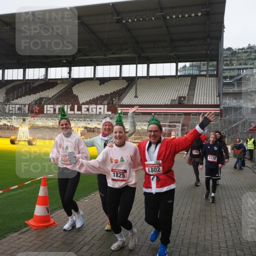 07.12.2025 - St. Pauli X-Mass-Run No. 15 Fabian Wolf http://msf.ph/oto/9417267 07.12.2025 11:16:18 Ziel 1800, 1802, 1821, 1825, 2195, 2464, 3241, 3256, 3326 meine-sportfotos.de