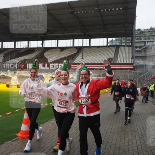 07.12.2025 - St. Pauli X-Mass-Run No. 15 Fabian Wolf http://msf.ph/oto/9417268 07.12.2025 11:16:18 Ziel 1800, 1802, 1821, 1825, 2195, 2464, 3241, 3256, 3326 meine-sportfotos.de