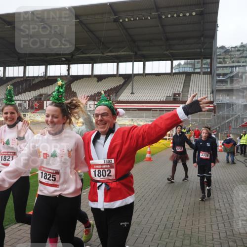 07.12.2025 - St. Pauli X-Mass-Run No. 15 Fabian Wolf http://msf.ph/oto/9417270 07.12.2025 11:16:18 Ziel 1800, 1802, 1821, 1825, 2195, 2464, 3241, 3256, 3326 meine-sportfotos.de