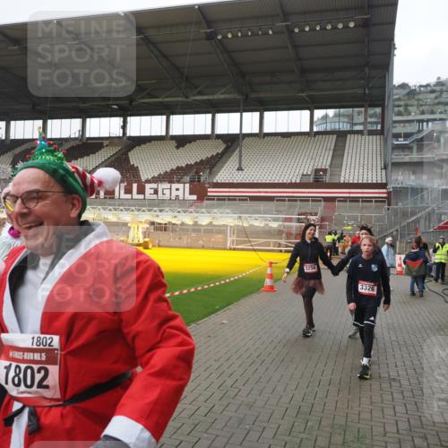 07.12.2025 - St. Pauli X-Mass-Run No. 15 Fabian Wolf http://msf.ph/oto/9417272 07.12.2025 11:16:19 Ziel 1800, 1802, 1821, 1825, 2195, 2464, 3241, 3256, 3326 meine-sportfotos.de