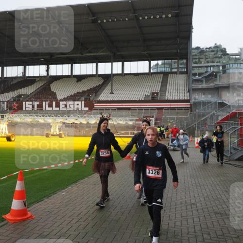 07.12.2025 - St. Pauli X-Mass-Run No. 15 Fabian Wolf http://msf.ph/oto/9417276 07.12.2025 11:16:21 Ziel 1800, 1802, 1821, 1825, 3241, 3256, 3326 meine-sportfotos.de