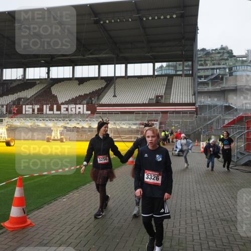 07.12.2025 - St. Pauli X-Mass-Run No. 15 Fabian Wolf http://msf.ph/oto/9417277 07.12.2025 11:16:21 Ziel 1800, 1802, 1821, 1825, 3241, 3256, 3326 meine-sportfotos.de