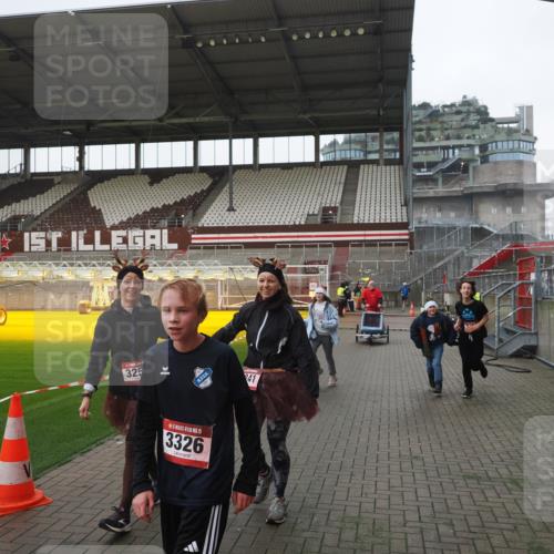 07.12.2025 - St. Pauli X-Mass-Run No. 15 Fabian Wolf http://msf.ph/oto/9417282 07.12.2025 11:16:22 Ziel 1800, 1802, 1821, 1825, 3241, 3256, 3326 meine-sportfotos.de