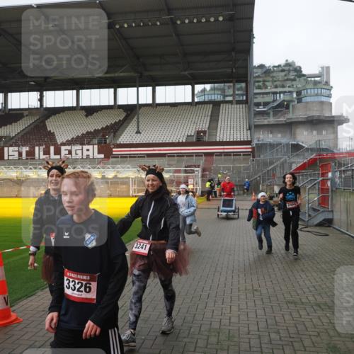 07.12.2025 - St. Pauli X-Mass-Run No. 15 Fabian Wolf http://msf.ph/oto/9417283 07.12.2025 11:16:22 Ziel 1800, 1802, 1821, 1825, 3241, 3256, 3326 meine-sportfotos.de