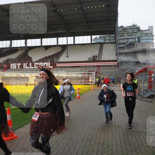 07.12.2025 - St. Pauli X-Mass-Run No. 15 Fabian Wolf http://msf.ph/oto/9417286 07.12.2025 11:16:23 Ziel 1800, 1802, 1821, 1825, 3241, 3256 meine-sportfotos.de