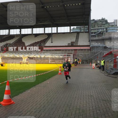 07.12.2025 - St. Pauli X-Mass-Run No. 15 Fabian Wolf http://msf.ph/oto/9417308 07.12.2025 11:16:32 Ziel 1017, 1350 meine-sportfotos.de