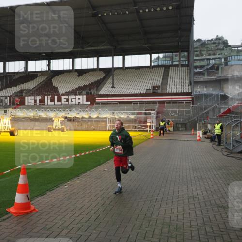 07.12.2025 - St. Pauli X-Mass-Run No. 15 Fabian Wolf http://msf.ph/oto/9417311 07.12.2025 11:16:32 Ziel 1017, 1350 meine-sportfotos.de