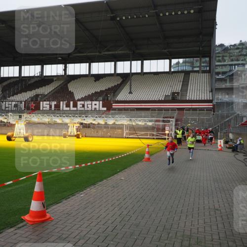07.12.2025 - St. Pauli X-Mass-Run No. 15 Fabian Wolf http://msf.ph/oto/9417317 07.12.2025 11:17:11 Ziel 1340, 1531 meine-sportfotos.de