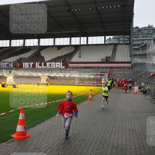07.12.2025 - St. Pauli X-Mass-Run No. 15 Fabian Wolf http://msf.ph/oto/9417324 07.12.2025 11:17:13 Ziel 1340, 1531, 2766 meine-sportfotos.de