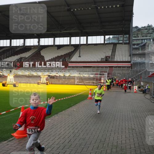 07.12.2025 - St. Pauli X-Mass-Run No. 15 Fabian Wolf http://msf.ph/oto/9417326 07.12.2025 11:17:13 Ziel 1340, 1531, 2766 meine-sportfotos.de