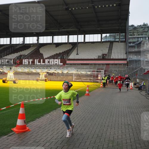 07.12.2025 - St. Pauli X-Mass-Run No. 15 Fabian Wolf http://msf.ph/oto/9417331 07.12.2025 11:17:14 Ziel 1122, 1127, 1340, 1531, 1686, 2766 meine-sportfotos.de