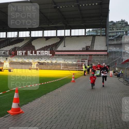 07.12.2025 - St. Pauli X-Mass-Run No. 15 Fabian Wolf http://msf.ph/oto/9417335 07.12.2025 11:17:16 Ziel 1122, 1125, 1127, 1130, 1340, 1529, 1531, 1686, 2766 meine-sportfotos.de