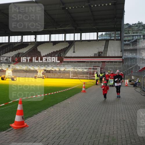 07.12.2025 - St. Pauli X-Mass-Run No. 15 Fabian Wolf http://msf.ph/oto/9417336 07.12.2025 11:17:16 Ziel 1122, 1125, 1127, 1130, 1340, 1529, 1531, 1686, 2766 meine-sportfotos.de
