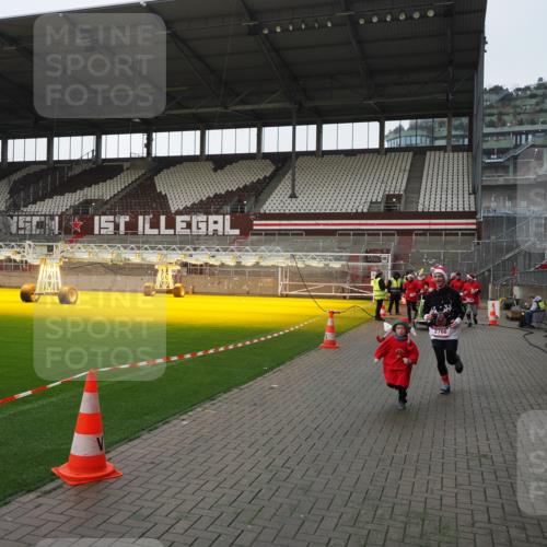 07.12.2025 - St. Pauli X-Mass-Run No. 15 Fabian Wolf http://msf.ph/oto/9417339 07.12.2025 11:17:17 Ziel 1122, 1125, 1127, 1130, 1340, 1529, 1531, 1686, 2766 meine-sportfotos.de