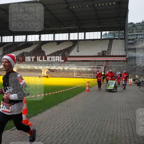 07.12.2025 - St. Pauli X-Mass-Run No. 15 Fabian Wolf http://msf.ph/oto/9417349 07.12.2025 11:17:19 Ziel 551, 1122, 1125, 1127, 1130, 1340, 1529, 1531, 1686, 2766, 2846, 2849 meine-sportfotos.de
