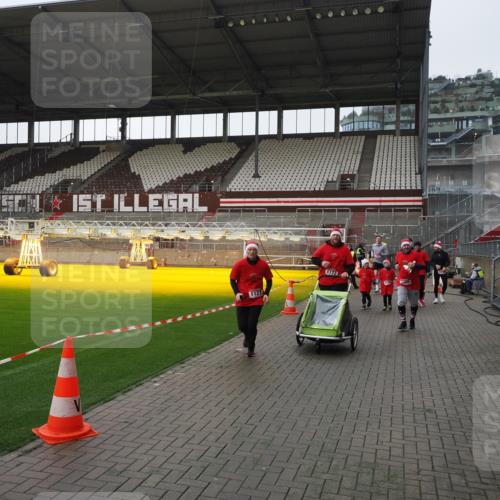 07.12.2025 - St. Pauli X-Mass-Run No. 15 Fabian Wolf http://msf.ph/oto/9417355 07.12.2025 11:17:21 Ziel 551, 1122, 1125, 1127, 1130, 1340, 1529, 1531, 1686, 2477, 2766, 2846, 2849 meine-sportfotos.de