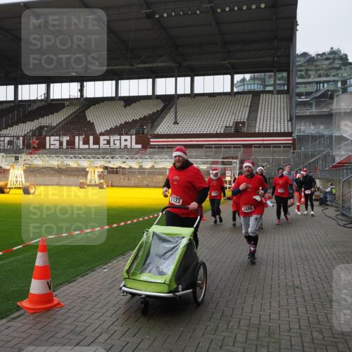 07.12.2025 - St. Pauli X-Mass-Run No. 15 Fabian Wolf http://msf.ph/oto/9417364 07.12.2025 11:17:23 Ziel 551, 1122, 1125, 1127, 1130, 1340, 1529, 1531, 1686, 2477, 2766, 2846, 2849 meine-sportfotos.de