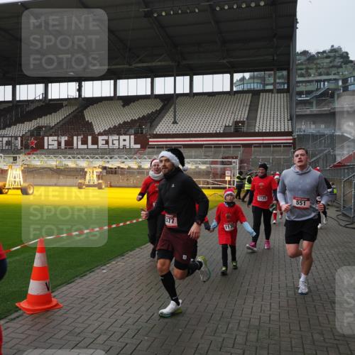 07.12.2025 - St. Pauli X-Mass-Run No. 15 Fabian Wolf http://msf.ph/oto/9417377 07.12.2025 11:17:25 Ziel 551, 1122, 1125, 1127, 1130, 1340, 1529, 1531, 1686, 2477, 2766, 2846, 2849 meine-sportfotos.de