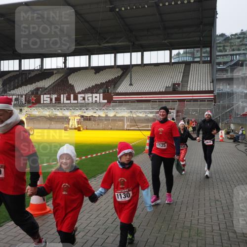 07.12.2025 - St. Pauli X-Mass-Run No. 15 Fabian Wolf http://msf.ph/oto/9417386 07.12.2025 11:17:27 Ziel 551, 1122, 1125, 1127, 1130, 1340, 1529, 1531, 1686, 2477, 2766, 2846, 2849 meine-sportfotos.de
