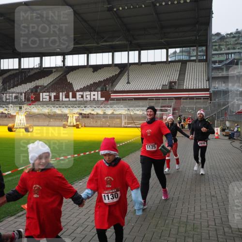 07.12.2025 - St. Pauli X-Mass-Run No. 15 Fabian Wolf http://msf.ph/oto/9417387 07.12.2025 11:17:27 Ziel 551, 1122, 1125, 1127, 1130, 1340, 1529, 1531, 1686, 2477, 2766, 2846, 2849 meine-sportfotos.de