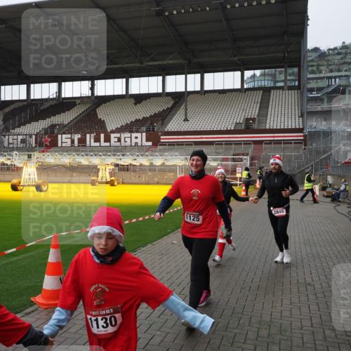 07.12.2025 - St. Pauli X-Mass-Run No. 15 Fabian Wolf http://msf.ph/oto/9417389 07.12.2025 11:17:28 Ziel 551, 1122, 1125, 1127, 1130, 1340, 1529, 1531, 1686, 2477, 2766, 2846, 2849 meine-sportfotos.de
